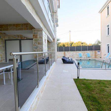 Momento Luxury Apartments Walking Distance From The Beach Никиана Екстериор снимка