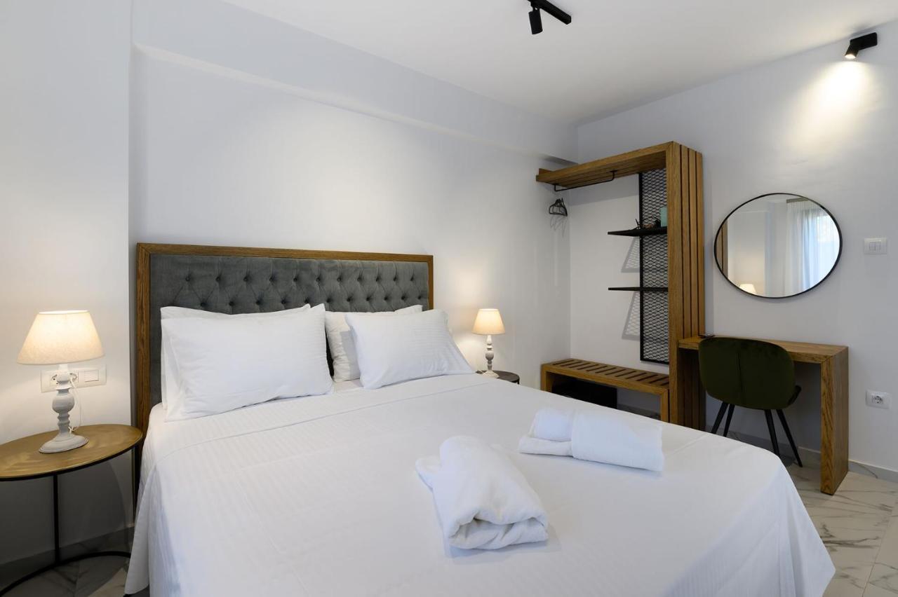 Momento Luxury Apartments Walking Distance From The Beach Никиана Екстериор снимка