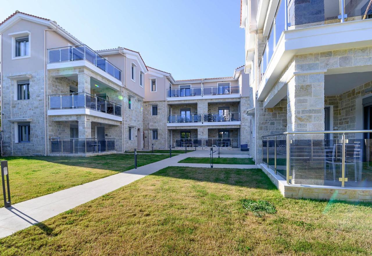 Momento Luxury Apartments Walking Distance From The Beach Никиана Екстериор снимка