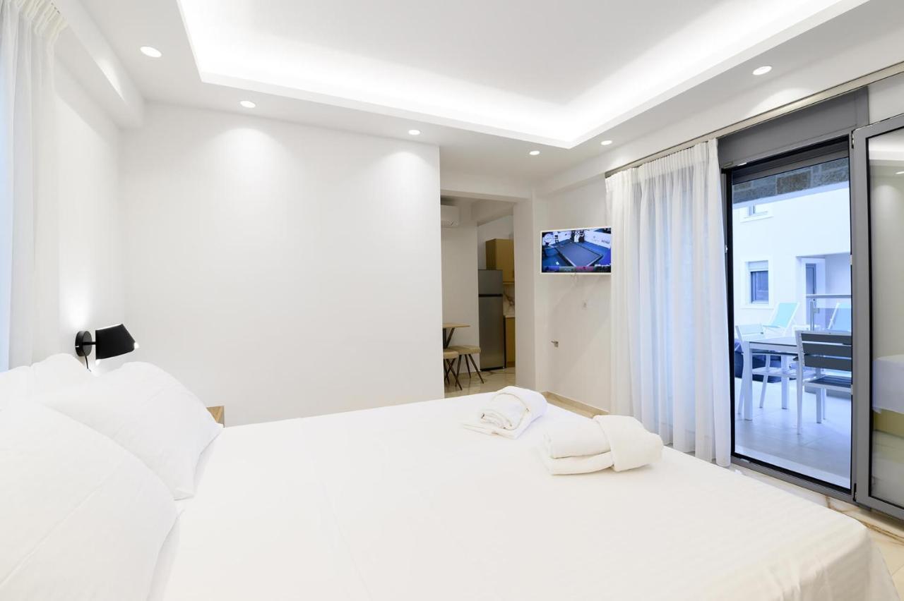 Momento Luxury Apartments Walking Distance From The Beach Никиана Екстериор снимка
