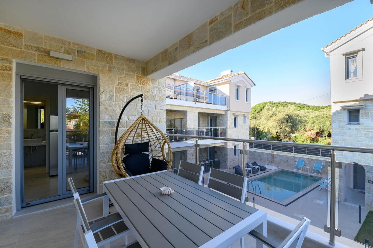 Momento Luxury Apartments Walking Distance From The Beach Никиана Екстериор снимка