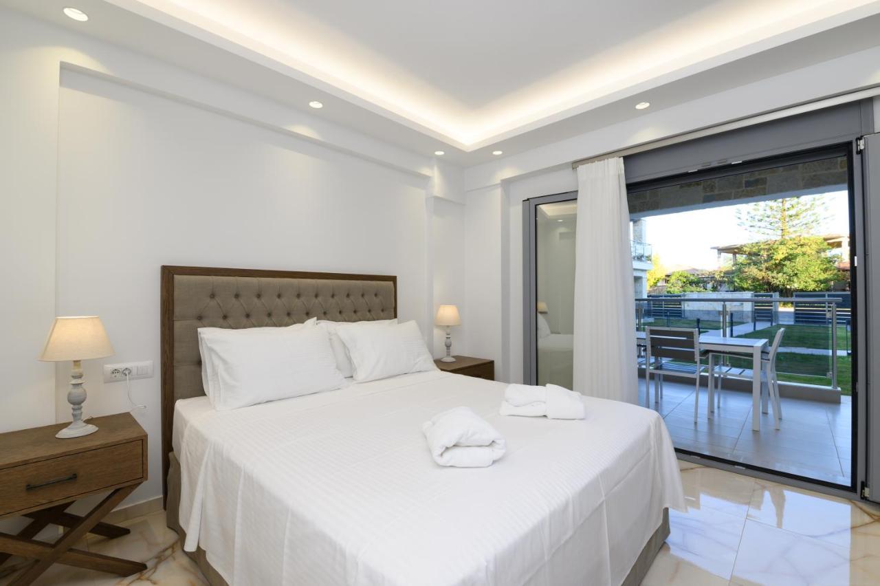Momento Luxury Apartments Walking Distance From The Beach Никиана Екстериор снимка